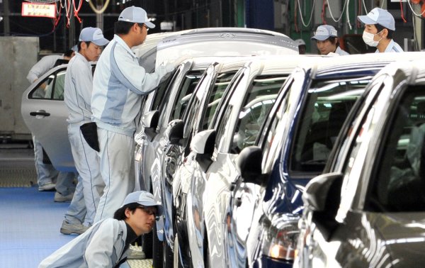Из-за непогоды в Японии закрылись заводы Mazda и Mitsubishi