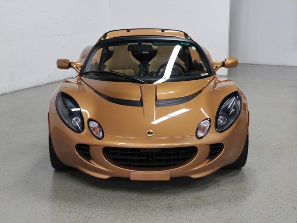 Страховщики списали в тотал спорткар Lotus Elise из-за поцарапанного бампера