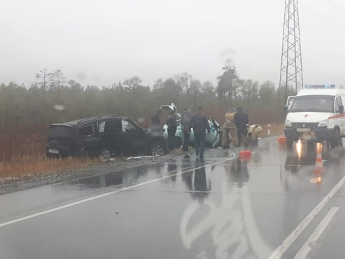 Трагедия на югорской трассе: в страшном ДТП погибли водитель и три пассажира легковушки