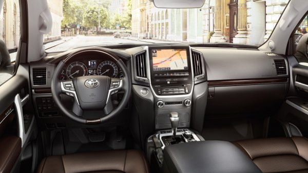 «Не повезет твоим клиентам»: Горе-автоподборщика высмеяли за обзор Toyota Land Cruiser 200