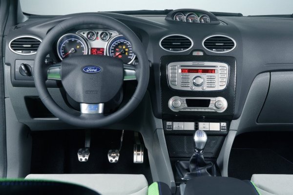 «Не для трактористов»: Блогер рассказал о подвохах Ford Focus с пробегом 200 000 километров
