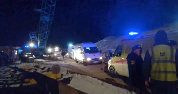 Официальная информация с места крушения моста в Югре: погибли двое, остальным оказывается помощь