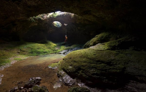 Неизвестная науке пещера гигантских размеров обнаружена в Канаде