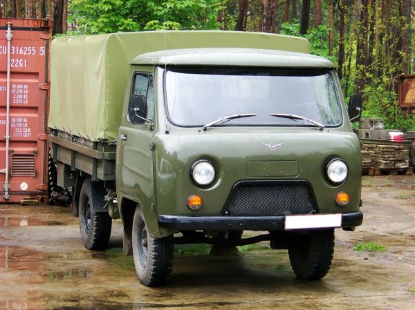 «С Головастиком все плохо»: Механика шокировало качество сборки УАЗ-3303