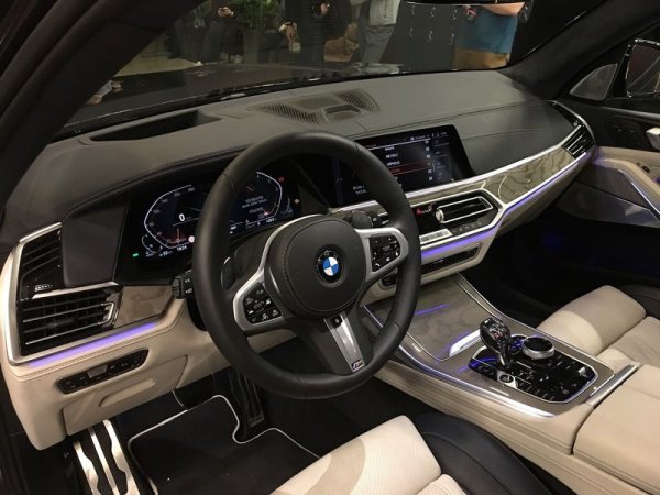 В Москве на закрытом показе замечен новый BMW X7