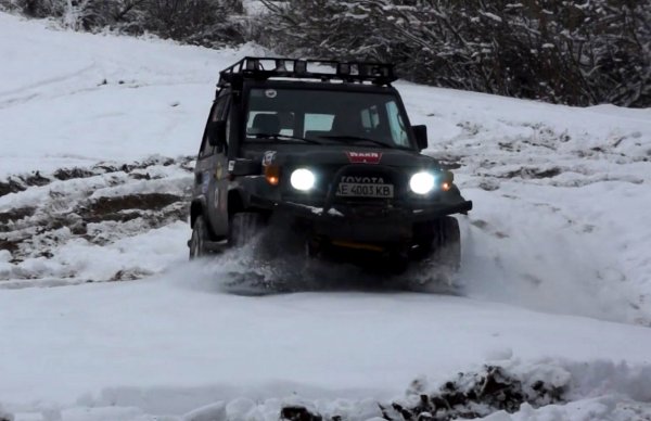 Зима, снег, «Крузак»: На видео показали готовность Toyota Land Cruiser 70 к русской зиме
