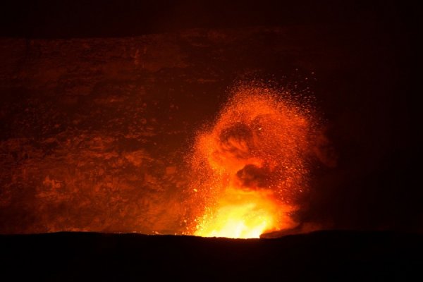 Ученые показали на видео взрыв лавы при контакте с водой