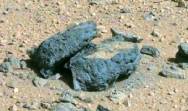 Уфолог нашел на новых снимках Марса каменный гроб
