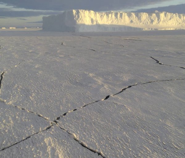 Учёные в панике: Пришельцы скрытно разрушают льды Антарктиды