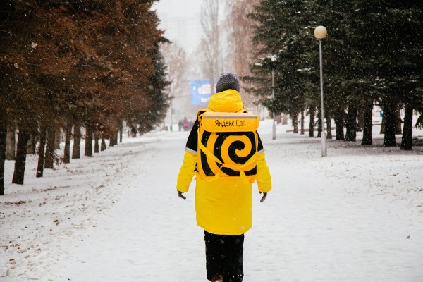 Ты – не ты, когда голоден: В Казани курьер «Яндекс.Еды» доставляет заказы голым