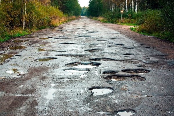 «Аж трясет»: Водители возмущены отвратительными дорогами Екатеринбурга