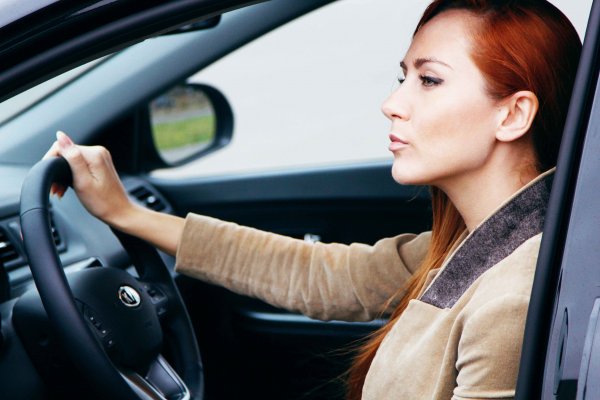 Женщины водят автомобиль лучше мужчин – статистика