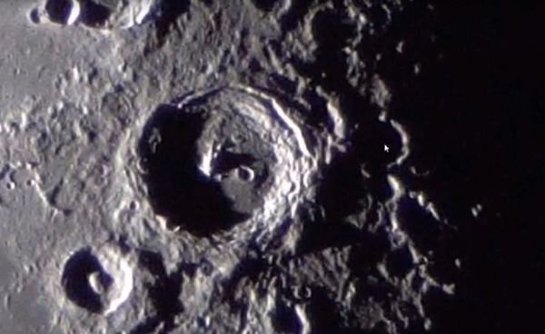Вспышки сварки на Луне: Астрономы зафиксировали «стройку века» пришельцев с Нибиру