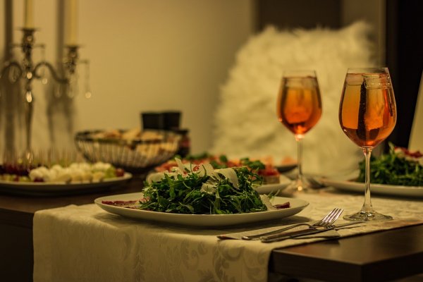 Крабы, раки и вино: Чем накормить любимого 14 февраля, чтобы выйти за него замуж