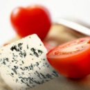ПомиДор Блю: Супермаркет «Магнит» предлагает приобрести «изысканный» продукт — помидоры с плесенью